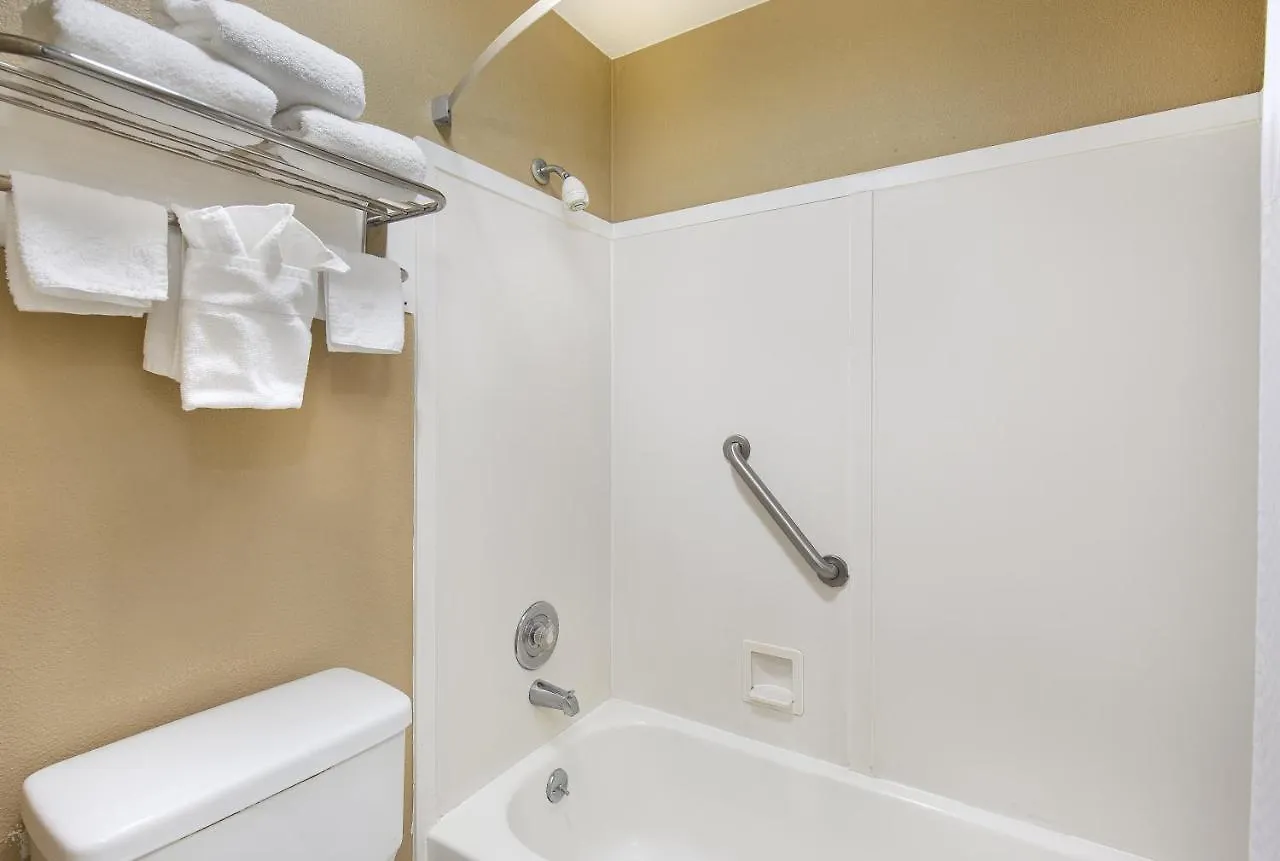 Super 8 By Wyndham Nashville West