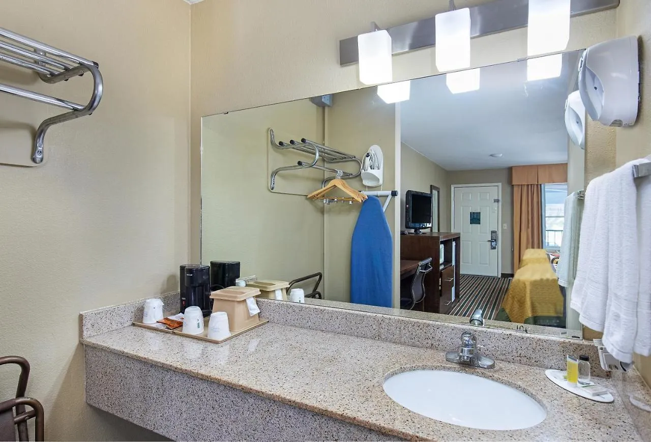 Super 8 By Wyndham Nashville West