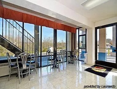 Super 8 By Wyndham Nashville West Hotel