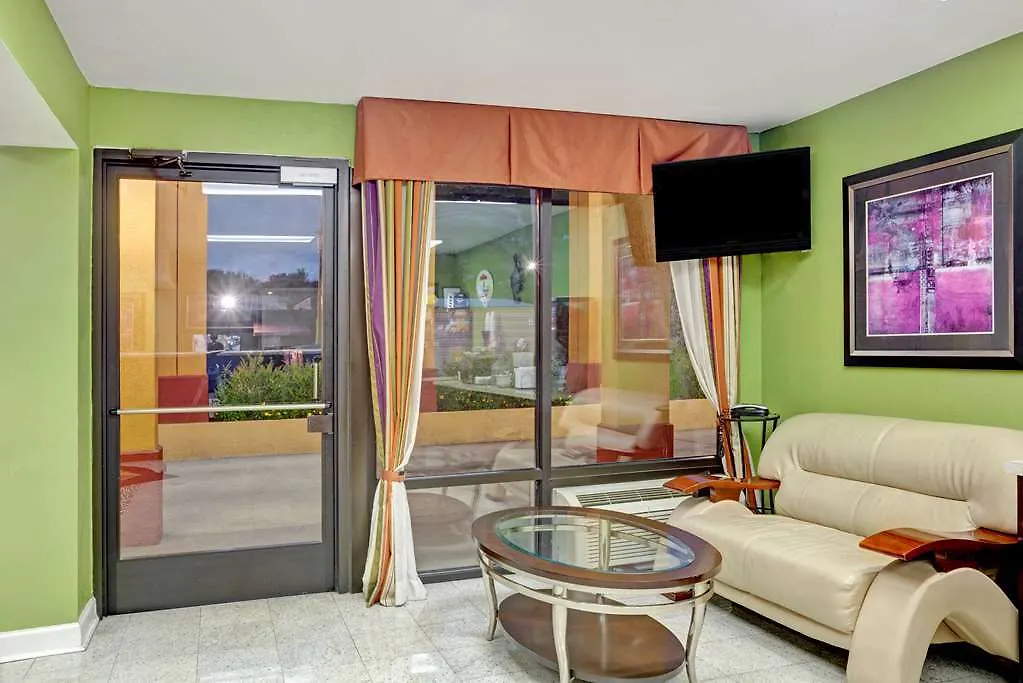 Super 8 By Wyndham Nashville West